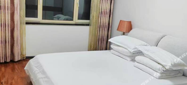 额济纳旗胡杨林精品民宿图片