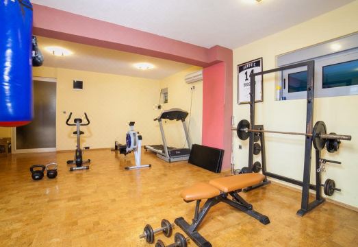 Apartments Raymond Hotel Overview