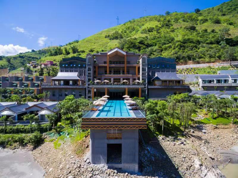 Lushui Denggeng Hot Spring Banshan HotelOver view
