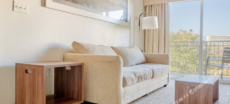 The Point by Edge图片