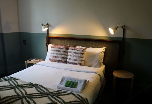 Darlo Bar Darlinghurst Hotel Overview