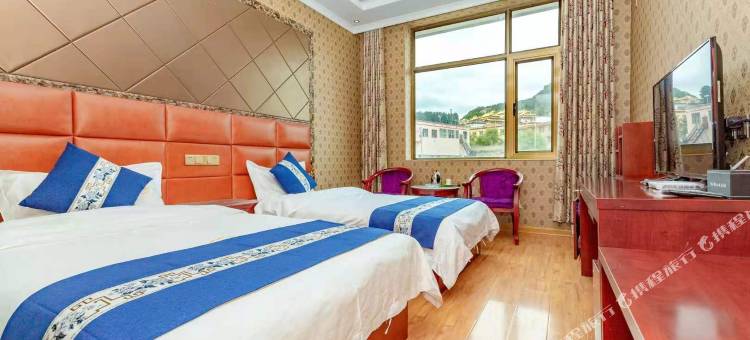 碌曲郎木寺红山假日宾馆图片