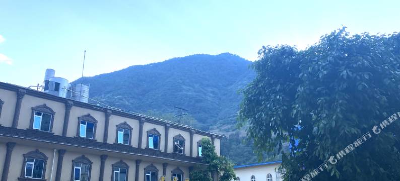 怒江云朵大酒店(青山公园店)图片