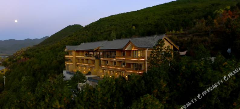 泸沽湖且曼·入影松半山酒店图片