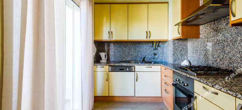 海景公寓，设有 3 个宽敞的露台、2 个游泳池和网球场(BnB Homes Ocean View Apartment with 3 Spacious Terraces, 2 Swimming Pools & Tennis Court)图片