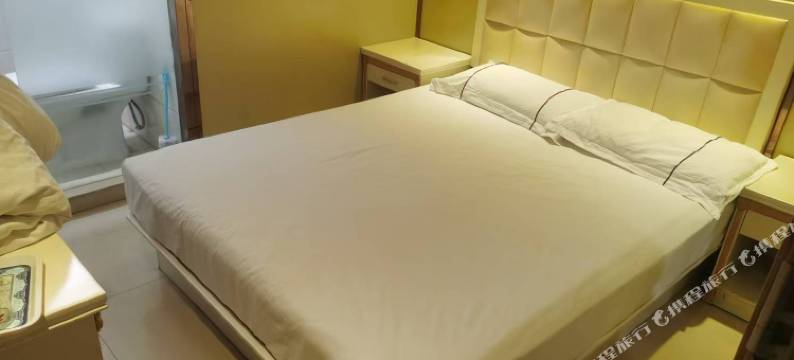 四叶草宾馆(南京江宁河海大学佛城西路地铁站店)图片