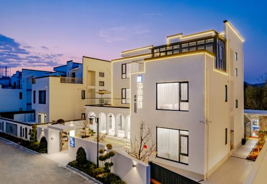 独韵豊雨·Holiday新中式湖景美宿（婺源水墨上河景区店）外景图