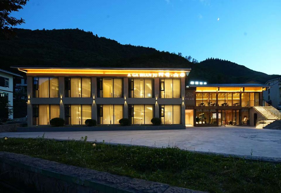Jiuzhaigou Aga Mountain Lodge over view
