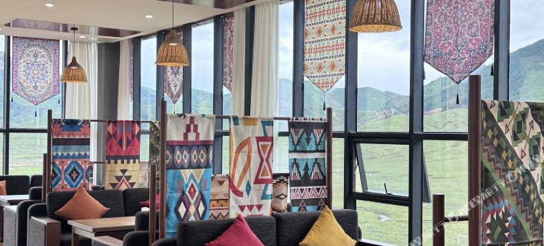 河它温泉太空营地图片