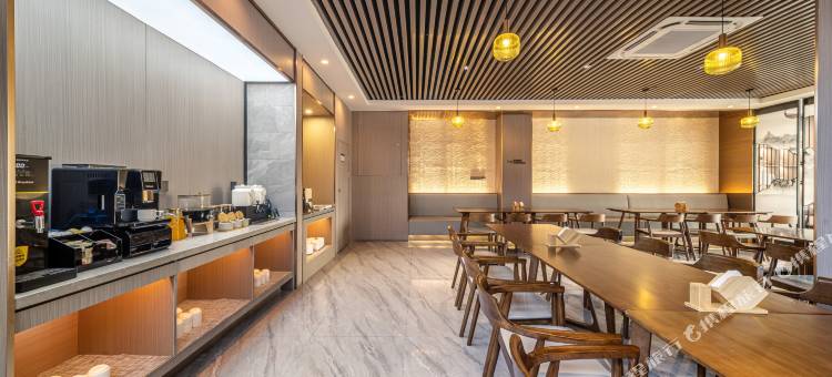 铂顿元世纪酒店(珠海明珠轻轨站店)图片