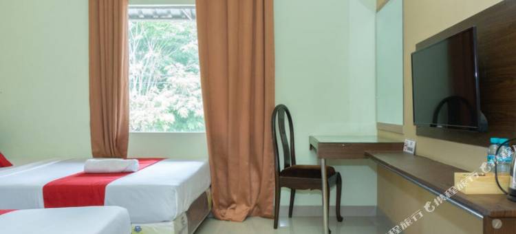 阿伦阿伦马迪恩附近的红多兹(RedDoorz Near Alun Alun Madiun)图片