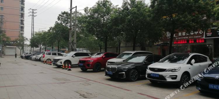 环宇尊贵酒店(灵山县人民医院店)图片
