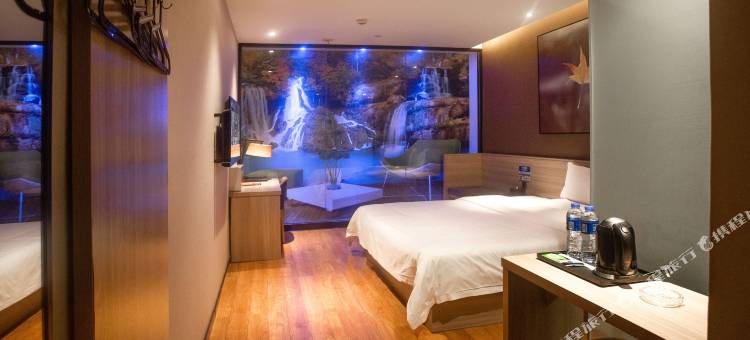 格盟酒店(重庆财富中心幸福广场光电园轻轨站店)图片