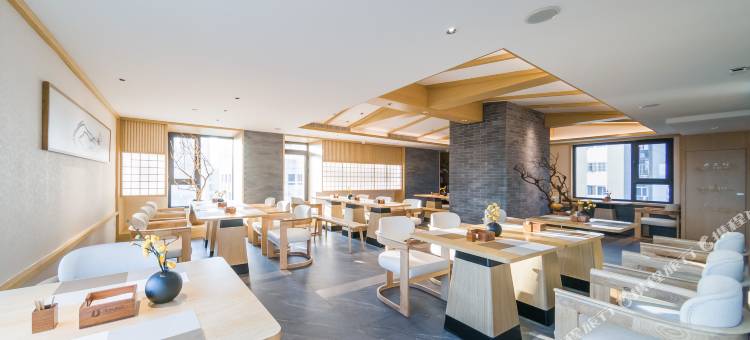 建国·璞隐酒店(西安大雁塔理工大学曲江校区地铁站店)图片