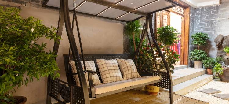 青城山水·庭院江景民宿(凤凰古城景区南华桥店)图片