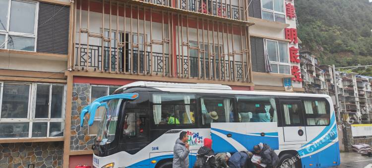 雅江雅岸居酒店图片