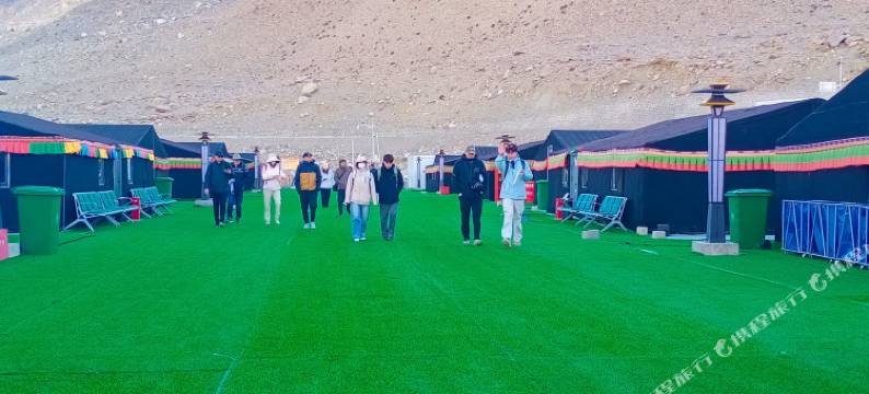 珠峰大本营帐篷营地图片