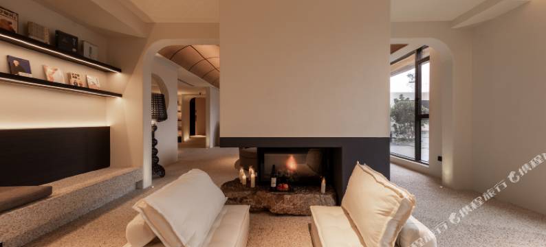 张家界五韵观山悦设计师民宿(天门山索道店)图片