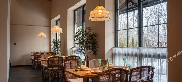 那日·泊设计师度假民宿(长白山西站店)图片