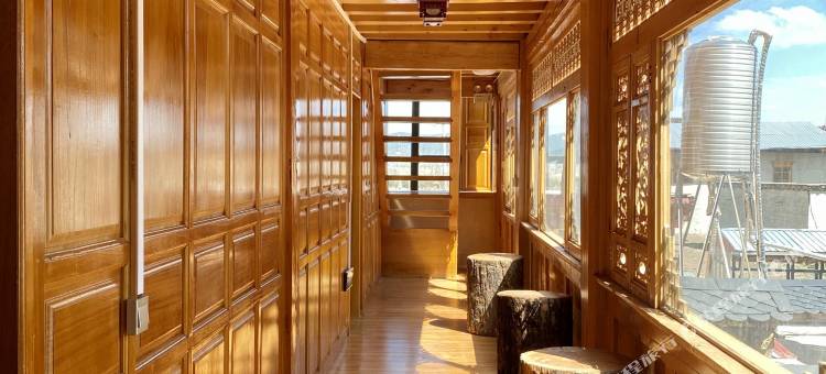 香格里拉嘎日宗艺庄园图片