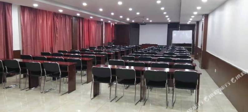 恒隆假日酒店(德州职业技术学院体育中心店)图片