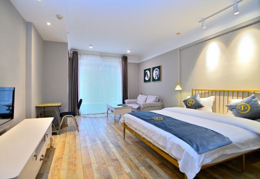 ZOERECT HotelHotel Overview