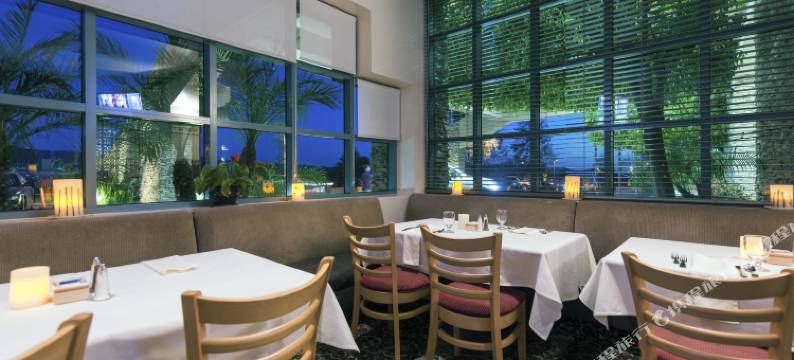 豪华维斯塔酒店(Grand Vista Hotel)图片