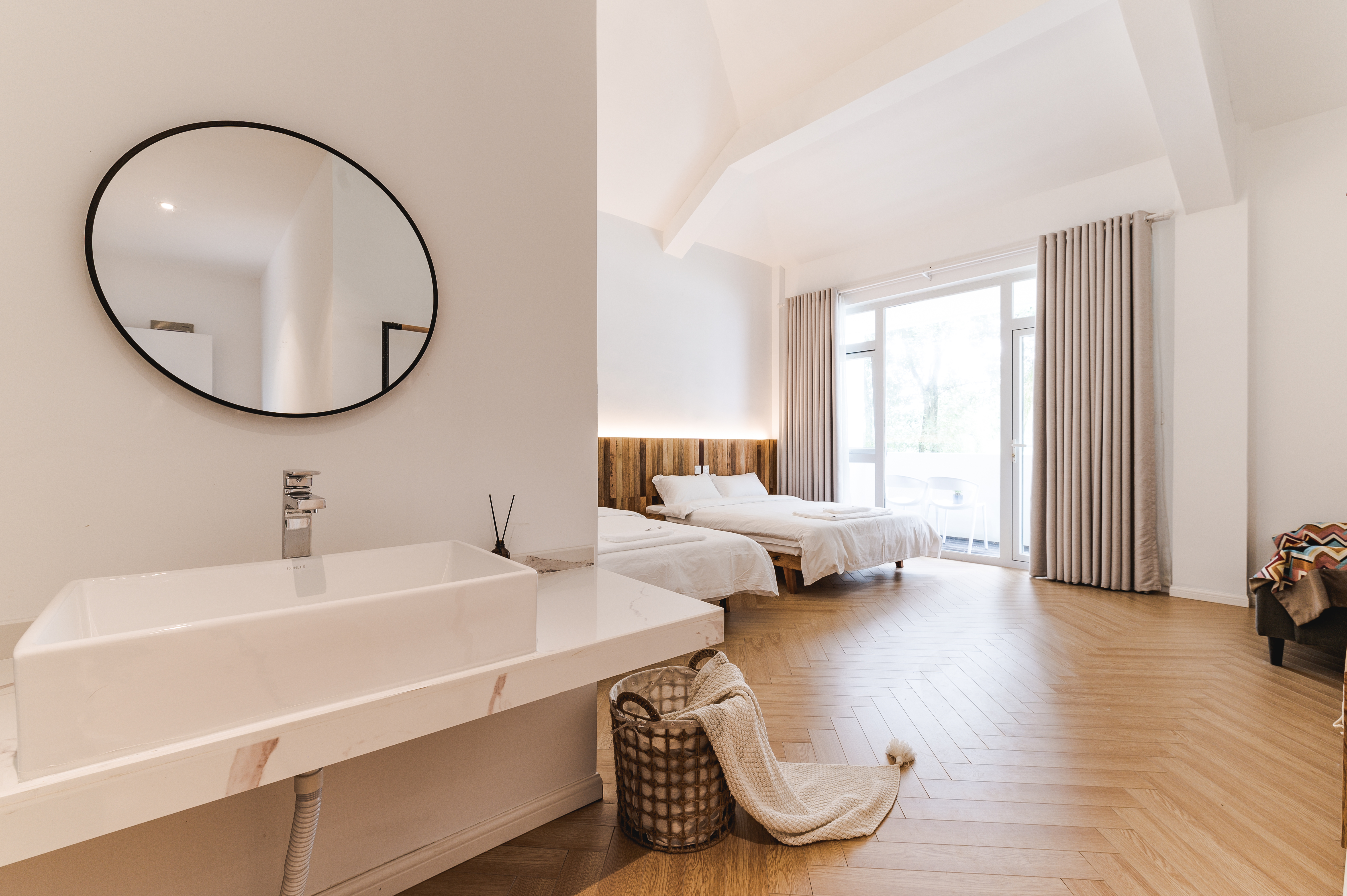 Hangzhou mountain is a beautiful place to stay Over view