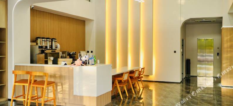 荷畔酒店(烟台大学烟台体育公园店)图片