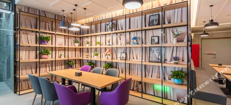 柏纳S酒店(喀什行政审批局小亚郎湿地公园店)图片