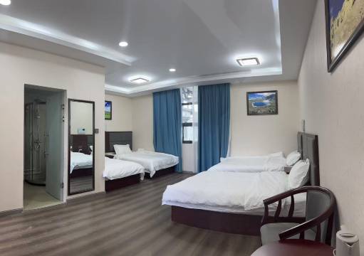 登山徒步旅游大酒店