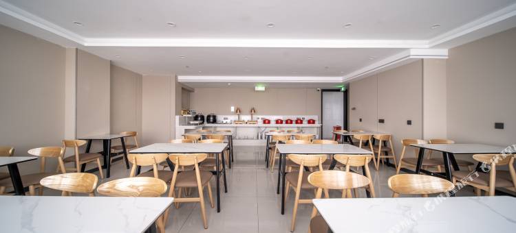 乌鲁木齐•瑞天｜Sky.HighCity.Vistas大酒店(火车南站和田二街店)图片