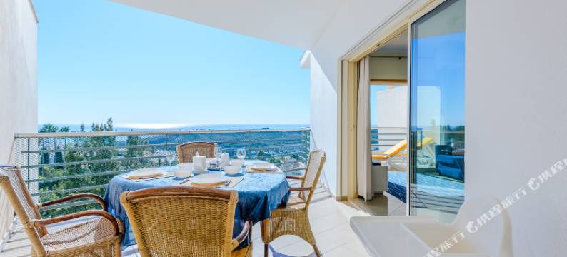 海景公寓，设有 3 个宽敞的露台、2 个游泳池和网球场(BnB Homes Ocean View Apartment with 3 Spacious Terraces, 2 Swimming Pools & Tennis Court)图片