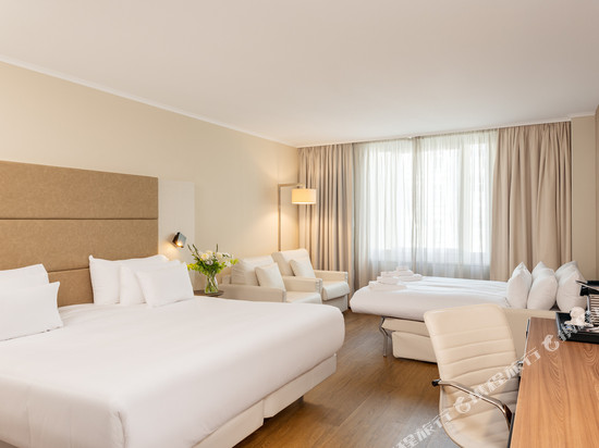 柏林米特查理检查站NH典藏酒店