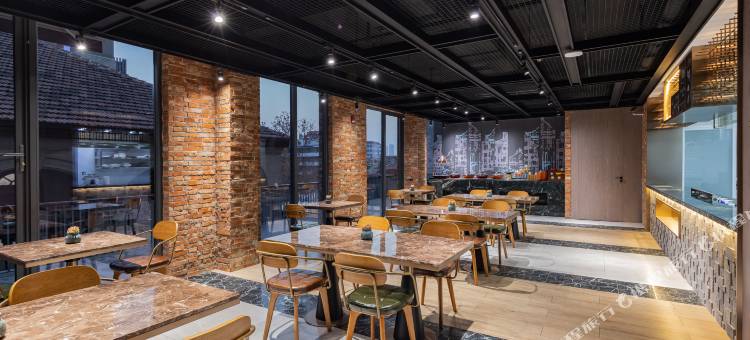 武汉雅阁欢聚酒店(黄鹤楼昙华林店)图片