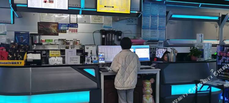 宜博电竞民宿(长沙万家丽中路店)图片