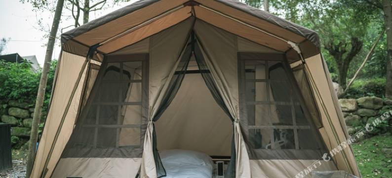 峨眉山谜途露营图片