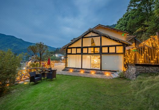 Hualu·Yuejian Light Luxury Tingxi Parent-child Wild Luxury Holiday Villa (Tonglu Qinglongwu Branch) Hotel Overview