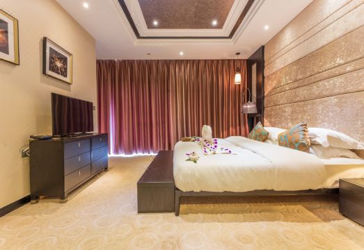 Longlin Hot Spring Resort Hotel Overview