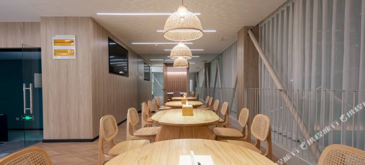 果岭19号酒店(西峡白羽路店)图片