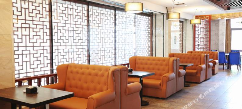 艺龙安云酒店(大连开发区安盛购物广场金马路店)图片