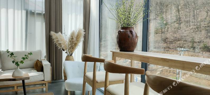 山前月下民宿(老君山店)图片