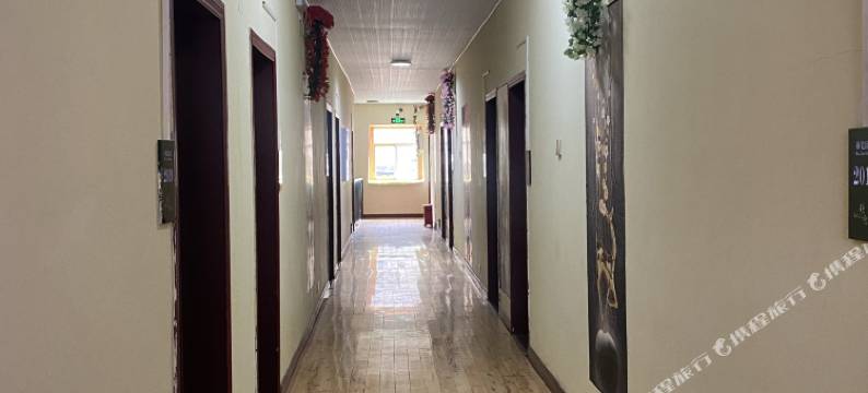 布觉精品民宿(稻城亚景区游客中心店)图片