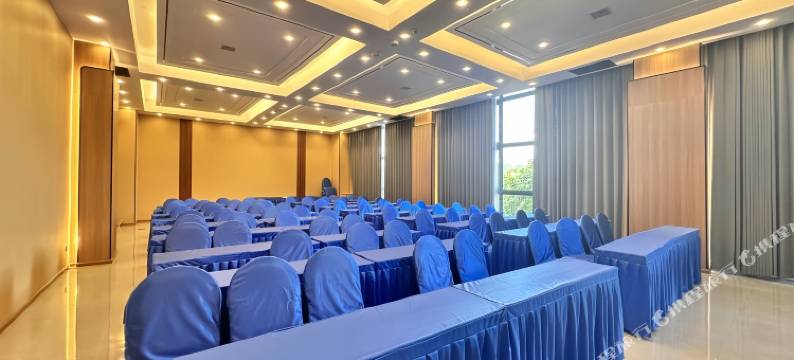 苗西南国际酒店(兴义万峰林大道店)图片