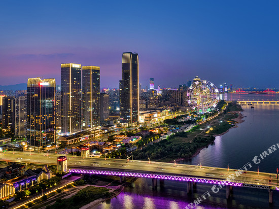 朵兰达LAB高空江景酒店(南昌万象城摩天轮店)