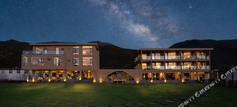 山禾里日照金山Snow Mountain野奢雪山度假民宿图片