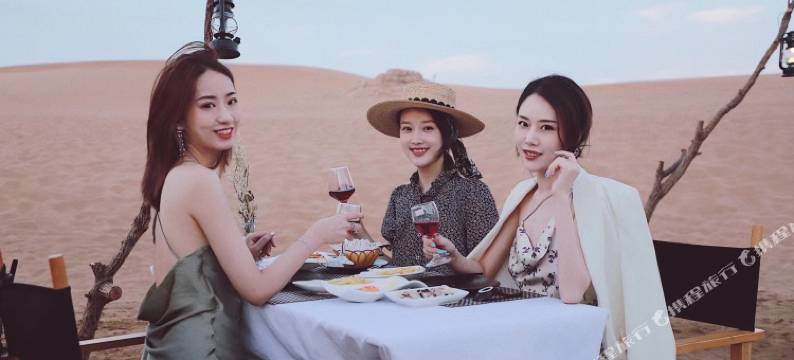 敦煌漠西国际沙漠露营基地图片