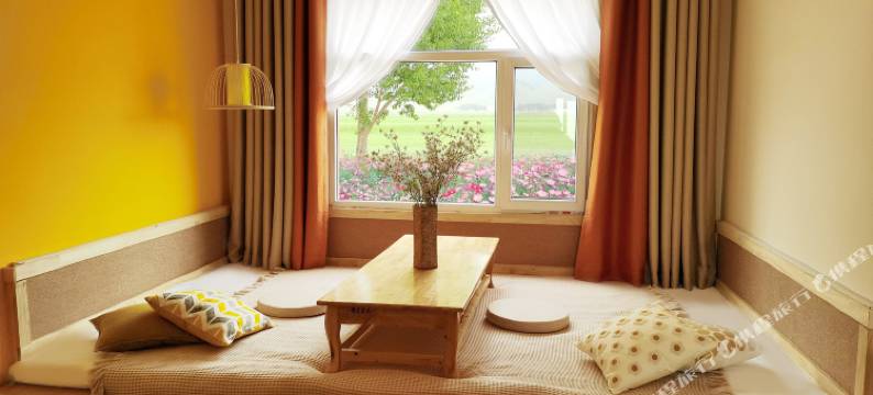 青海湖花的海美宿图片