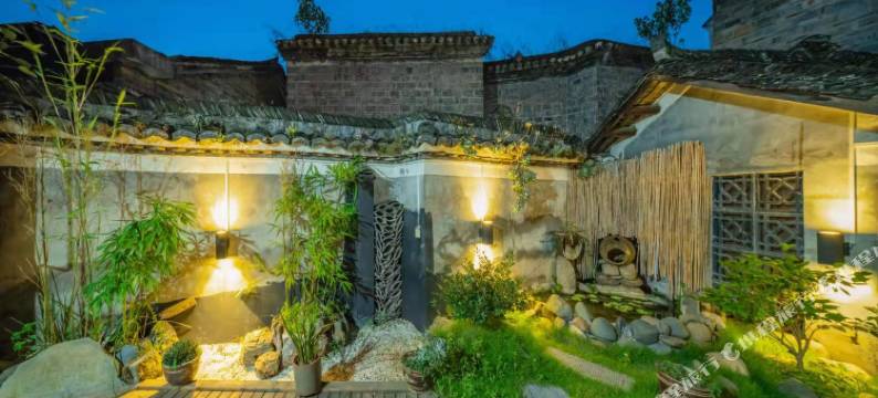 凤凰等李庭院客栈(古城东门店)图片