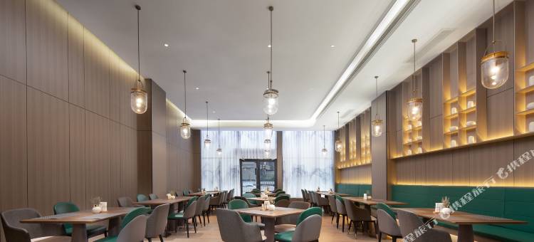 天海柏唐江景酒店(联盛快乐城九江市第三中学店)图片